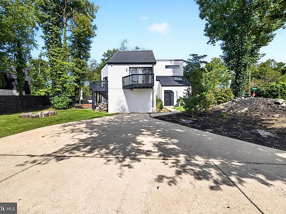 4th image of 1001 W Allens Ln