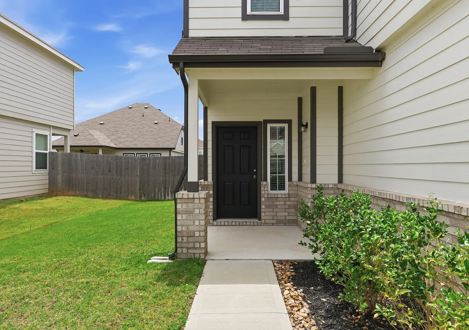 Entertainer's Kitchen + Oversized Primary Suite | 4 Bed House in Bryan — Photo 4