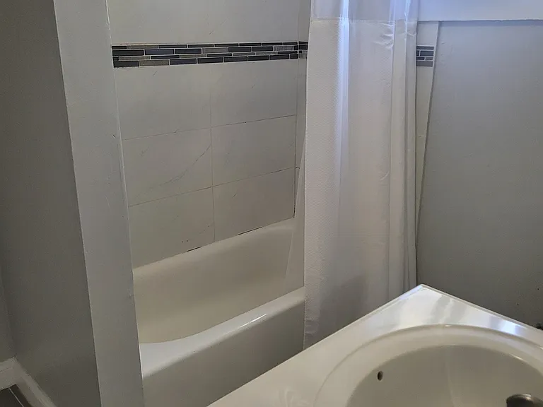 3089 Macarthur Blvd #5 — Photo 14