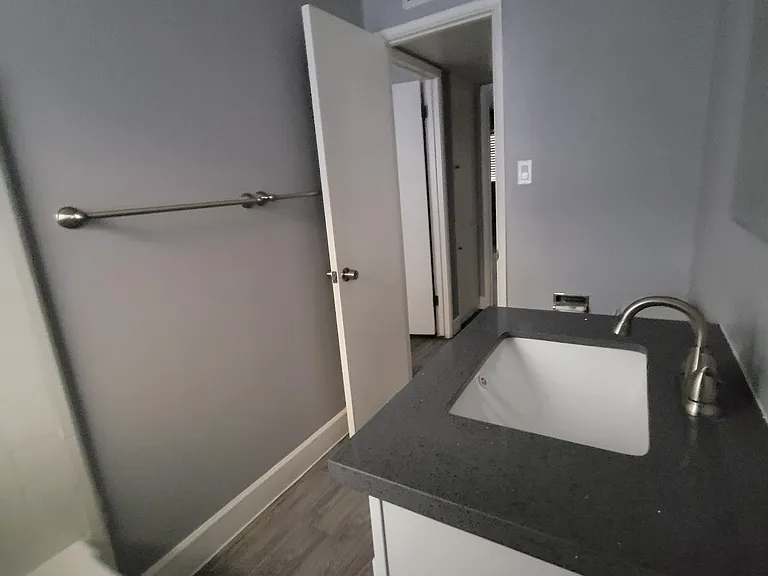 439 W Osborn Rd — Photo 7