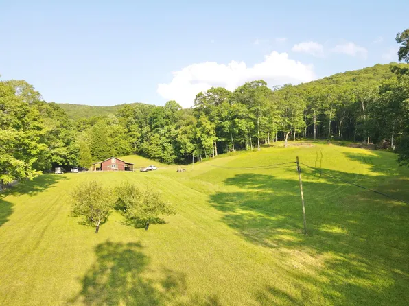 Burkes Garden Rd, Tazewell, VA 24651