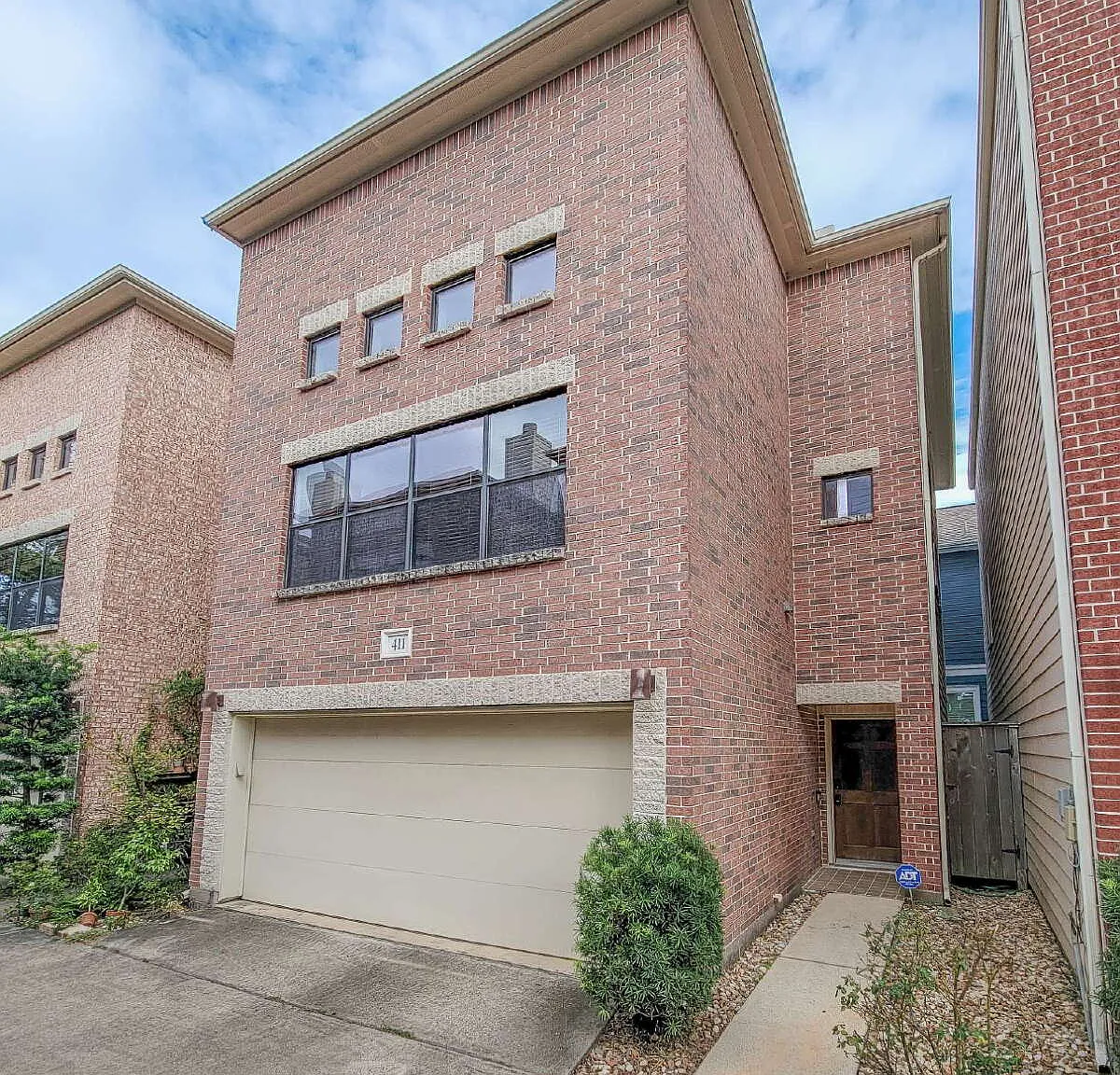 3 bed, 2.5 bath, $2,900 — Photo 2