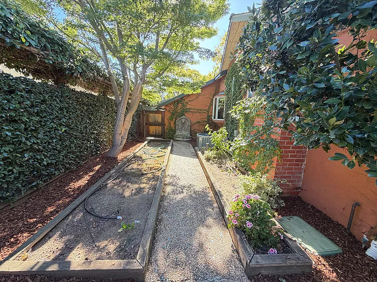 1867 Limetree Ln — Photo 26