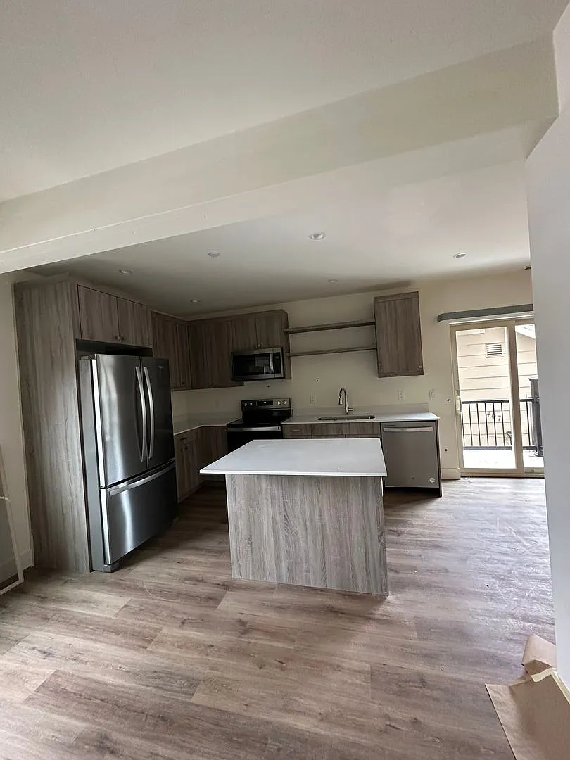 405 Laurel — Photo 2