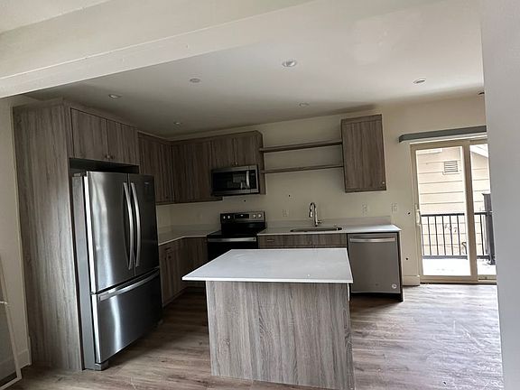 2nd image of 405 Laurel St #7