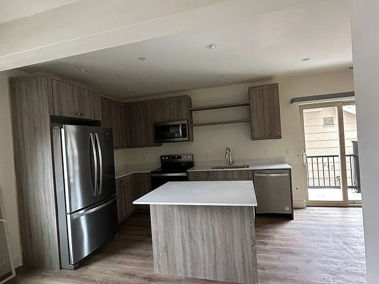 405 Laurel St — Photo 2