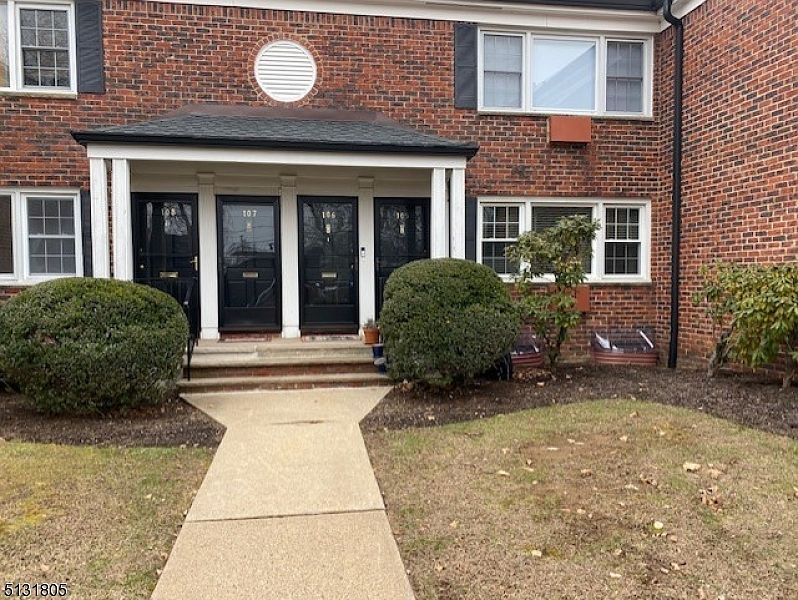 1st image of 105 Pitney Pl
