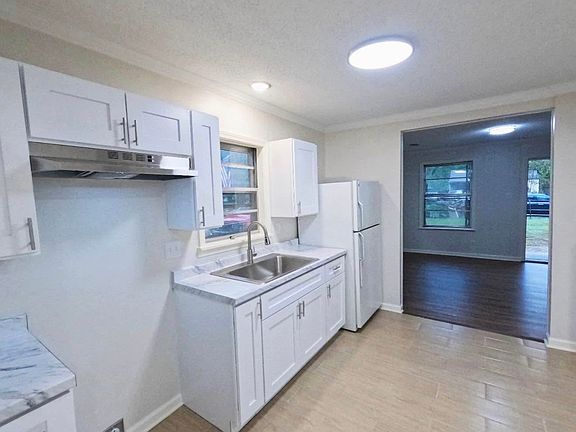 3rd image of 3713 Dunn Rd