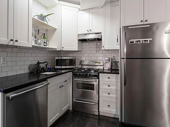 3rd image of 637 Driggs Ave #2K