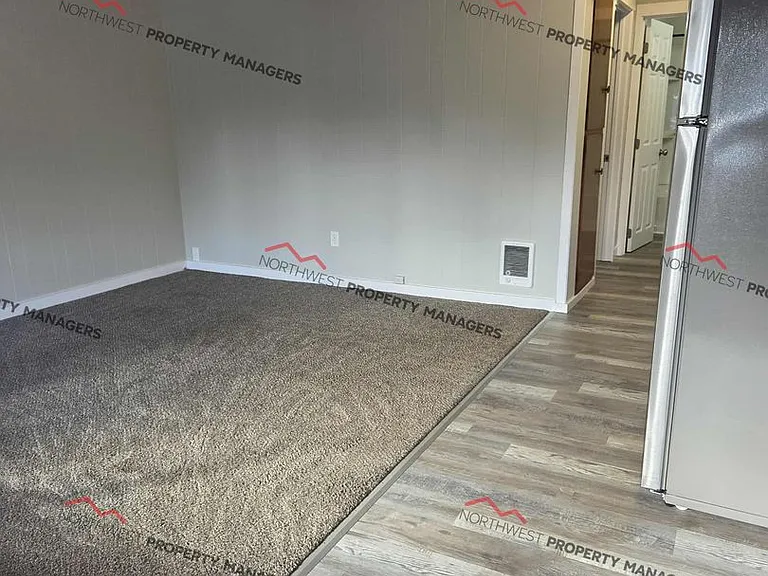 105 Engle Dr — Photo 5