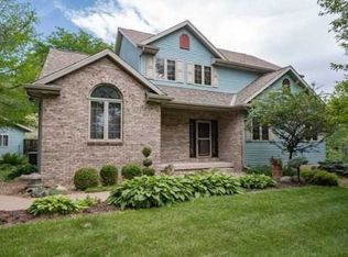 1007 N Clark St, Davenport, IA 52804