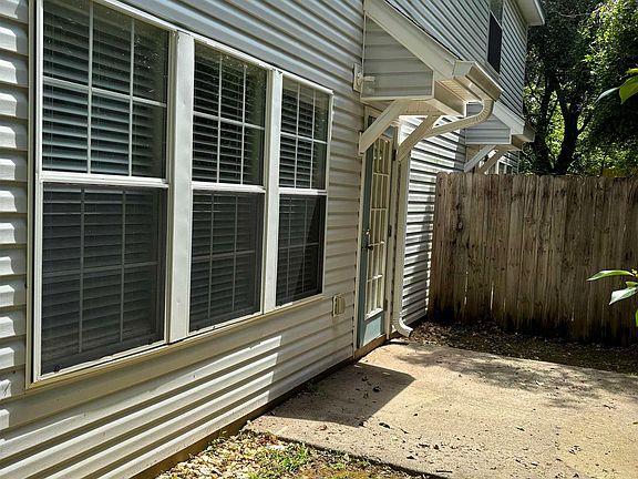 3rd image of 3041 Camelliawood Cir E