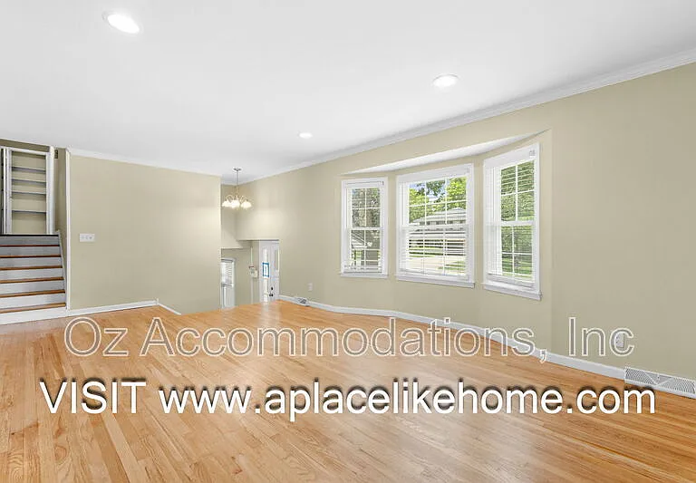 9514 Glenwood St — Photo 7