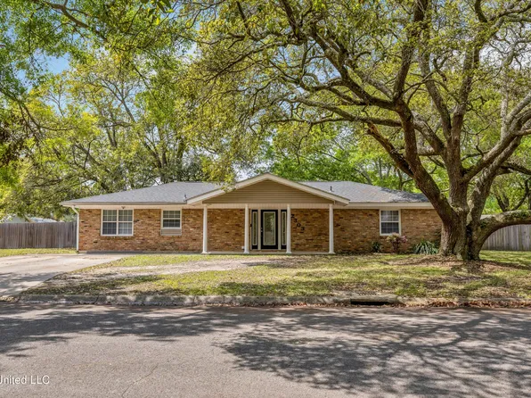 2303 Dogwood St, Pascagoula, MS 39567