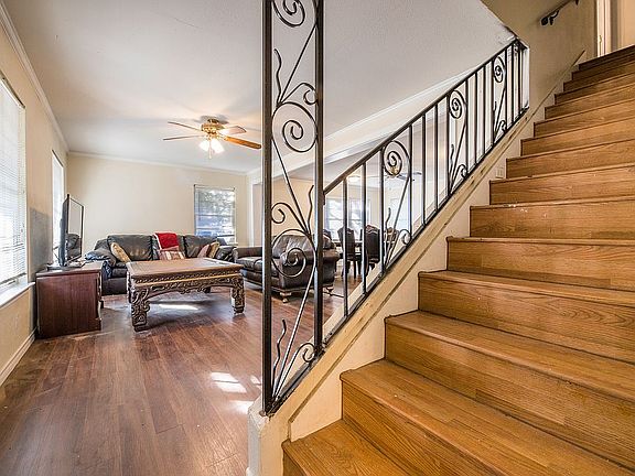3rd image of 616 Vernet St
