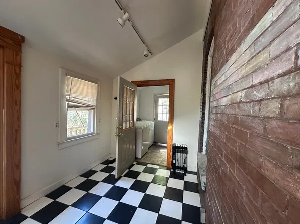 372 Aylesford Pl, Lexington, KY 40508