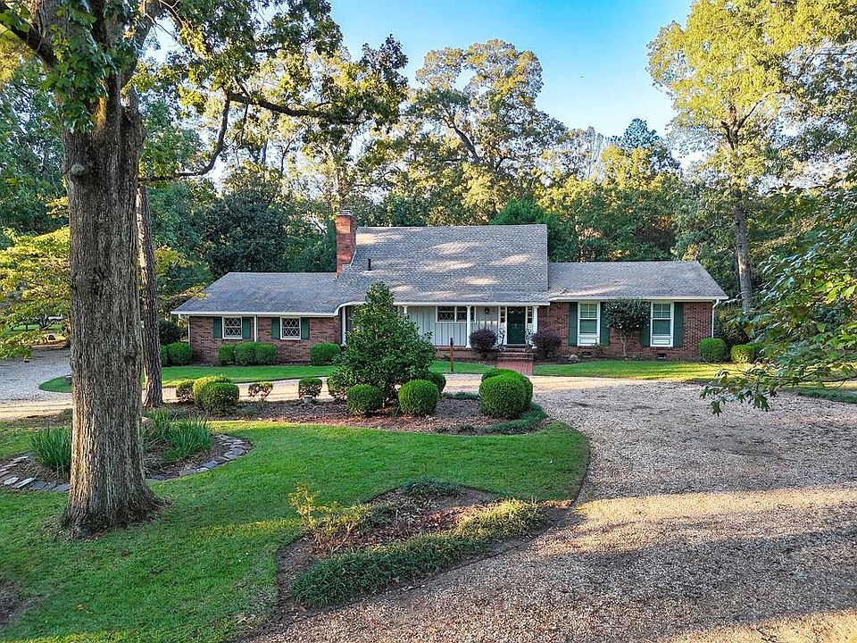 1st image of 320 N Pinetree Blvd