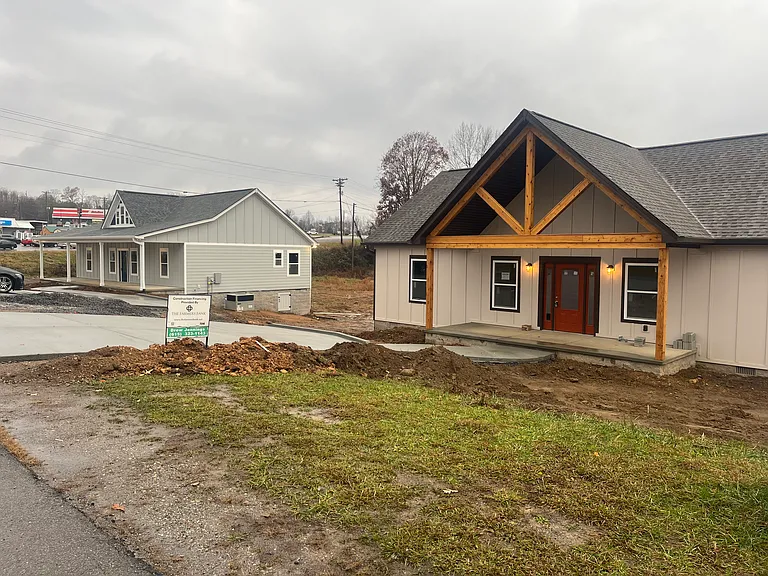 2195 Fincher Dr — Photo 2