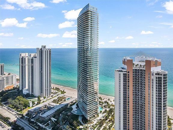 2nd image of 18975 Collins Ave Floor 3504-331