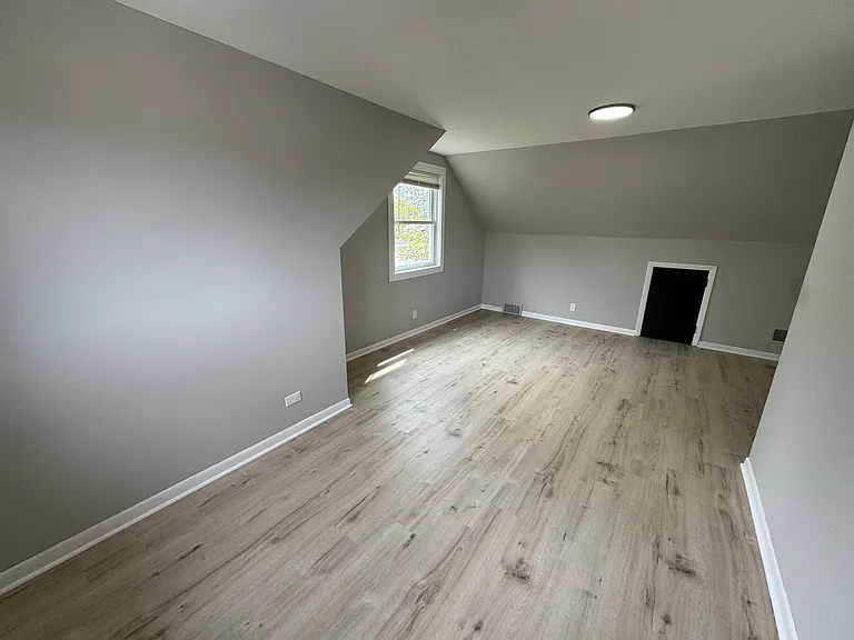 16439 Cottage Grove Ave — Photo 22