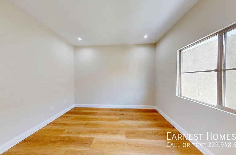 310 N 3rd St #B — Photo 20