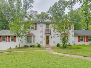 9513 Beach Mill Rd, Great Falls, VA 22066