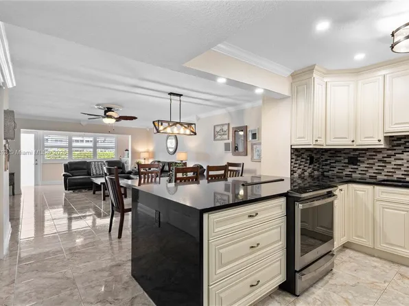 329 SE 3rd St APT 105T, Hallandale Beach, FL 33009
