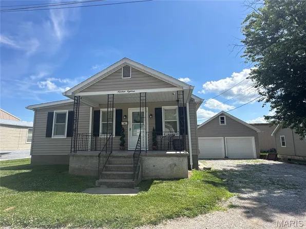 1918 Stephens St, Hannibal, MO 63401