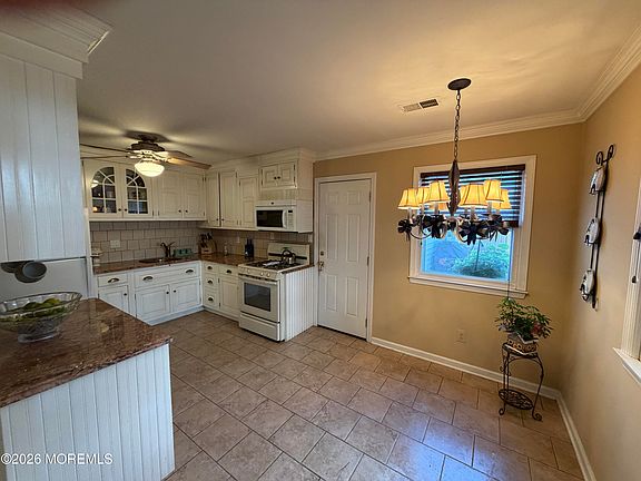 3rd image of 15 Stowe Court