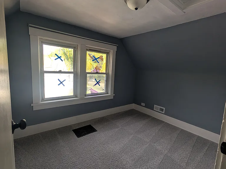 423 E Washington St — Photo 13