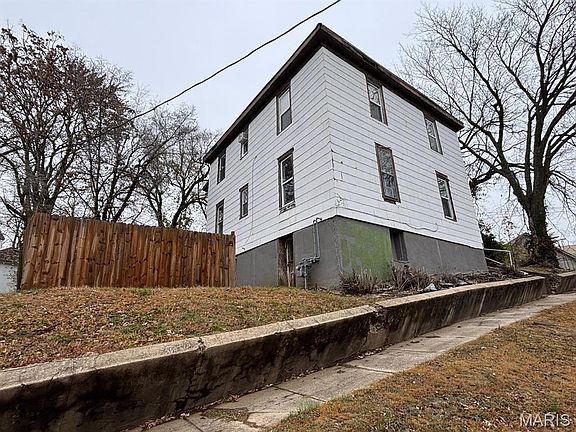 3rd image of 714 Rock St