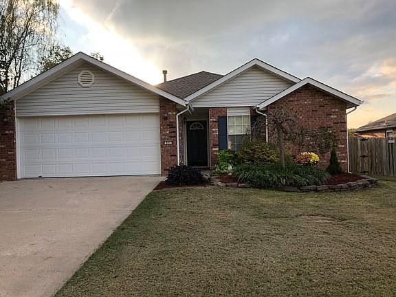 4th image of 901 S Liberty Dr