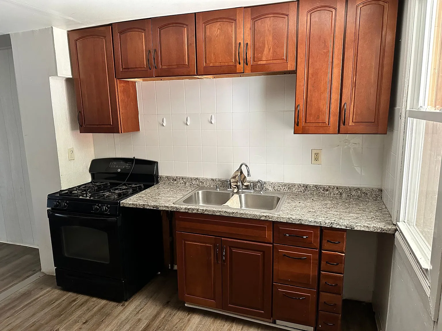 3 bed, 1200 sqft, $1,600 — Photo 2