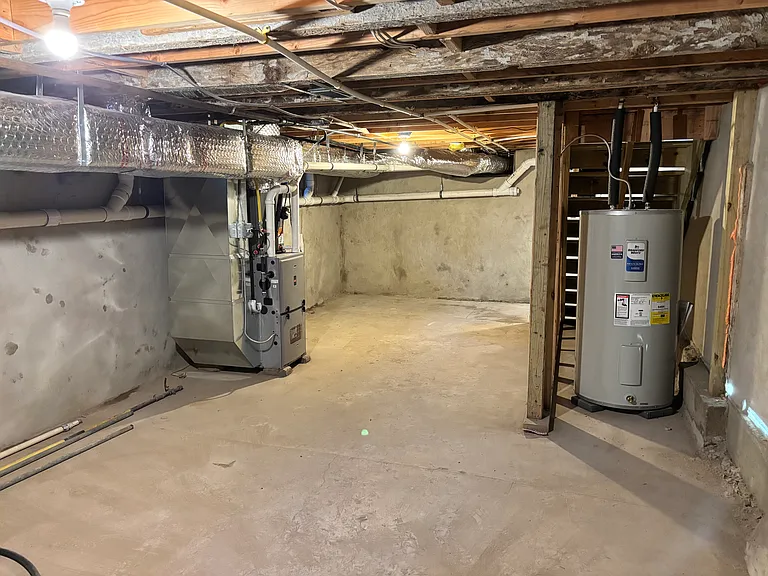 203 Powell St — Photo 13