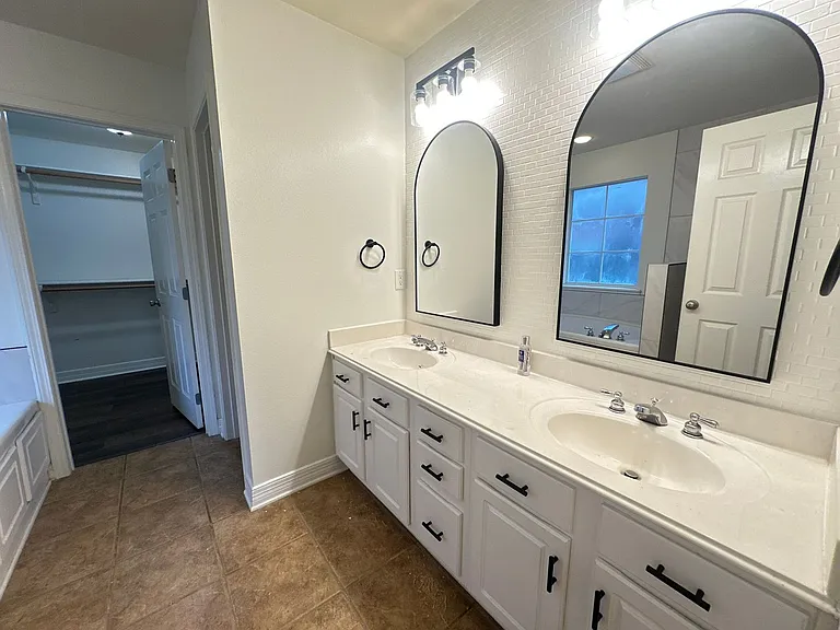 258 Avondale Ln — Photo 10