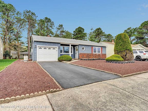 5th image of 40 Westport Dr