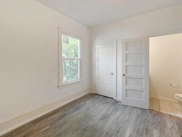 528 11th Ave E — Photo 19