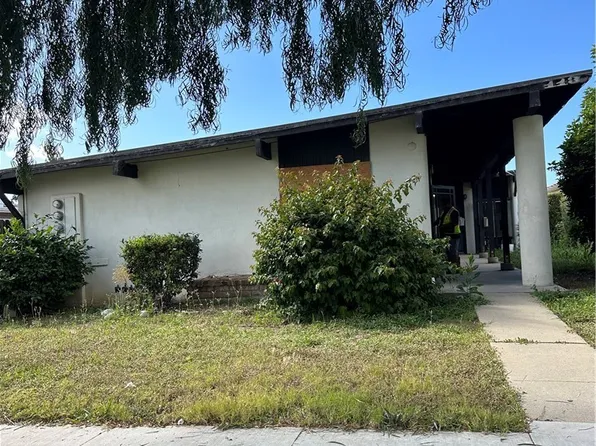 113 Clearbrook Ln, Costa Mesa, CA 92626