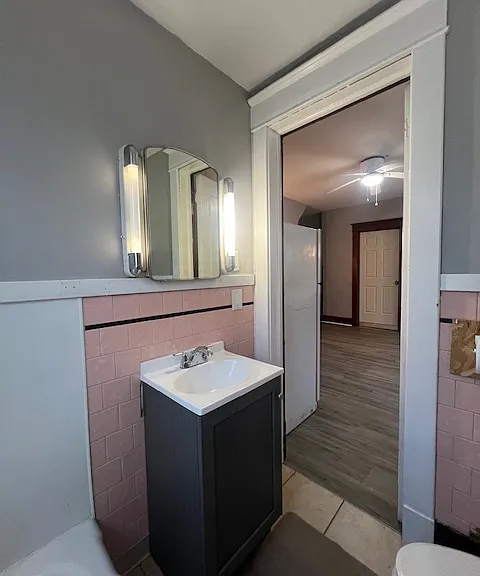 Bathroom - Main floor