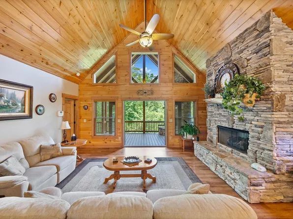 1172 Settlers Ridge Rd, Ellijay, GA 30540