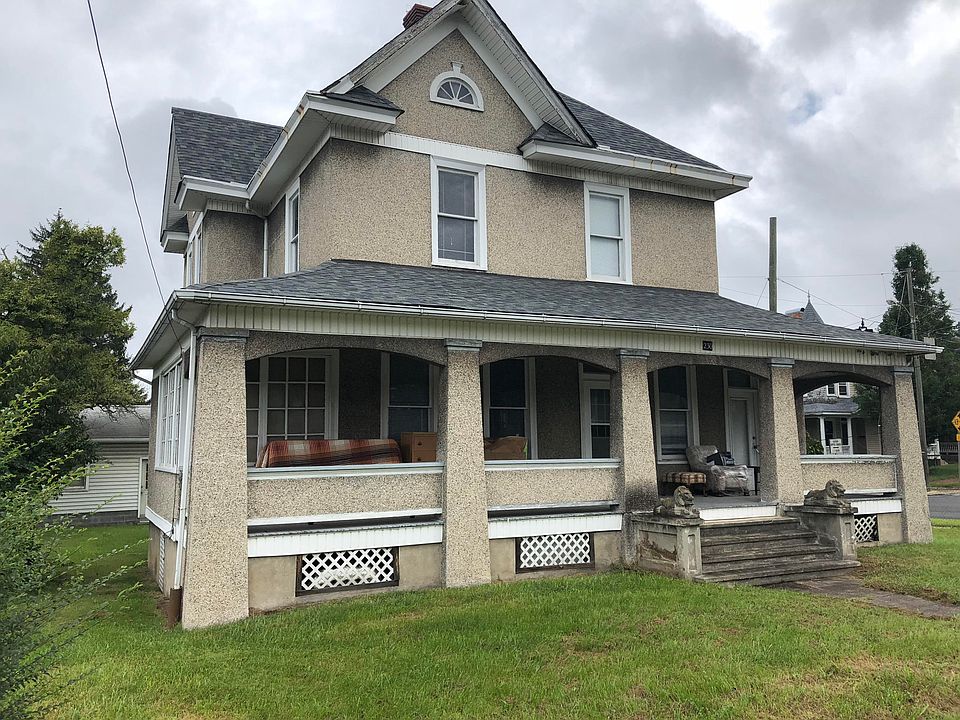 1st image of 230 E Hawthorne St