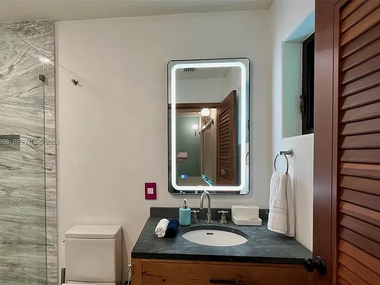 524 Oleander Dr — Photo 43