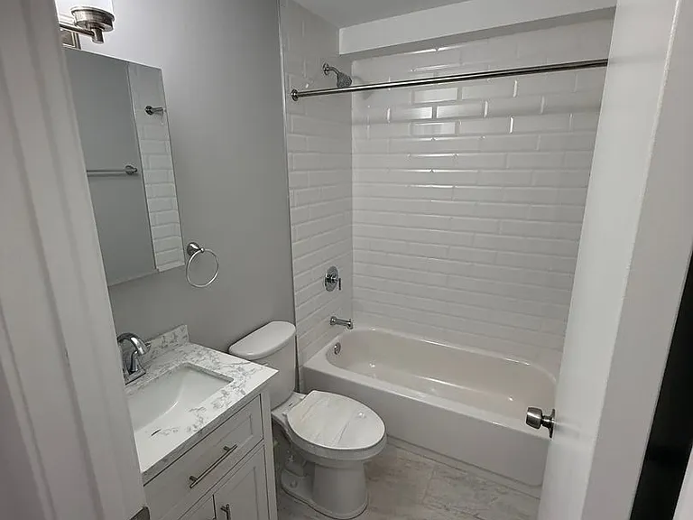 744 W Gordon Terrace — Photo 13