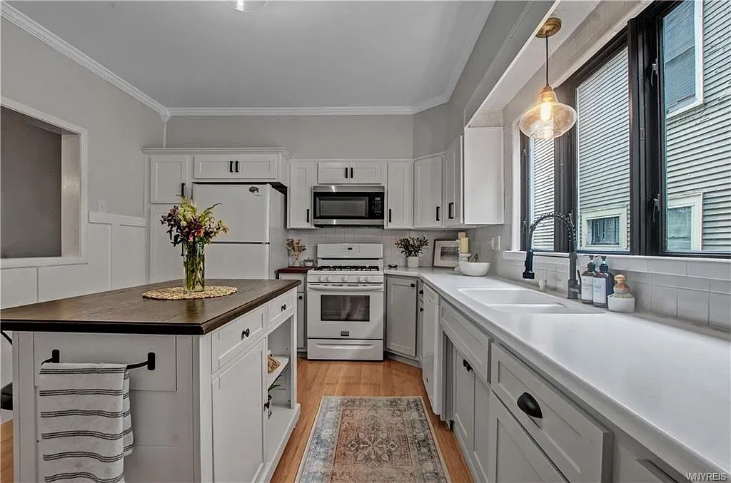2 bed, 2.5 bath, 2000 sqft, $2,250 — Photo 3