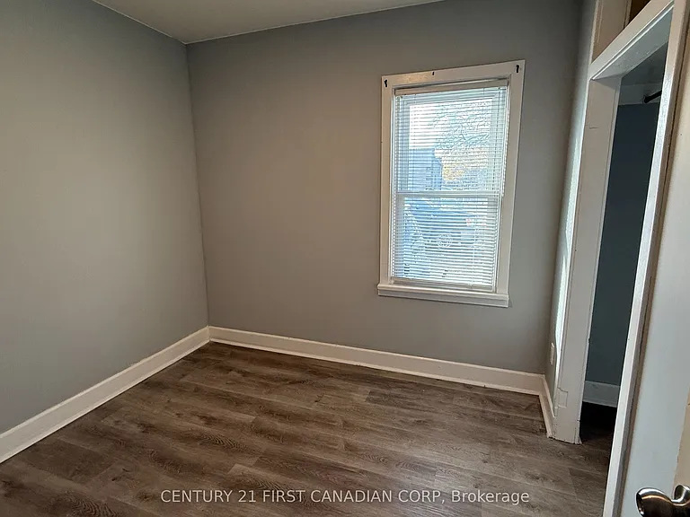 1072 Dundas St #3 — Photo 9