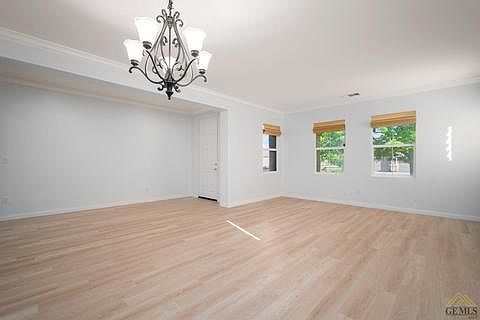 FORMAL DINING