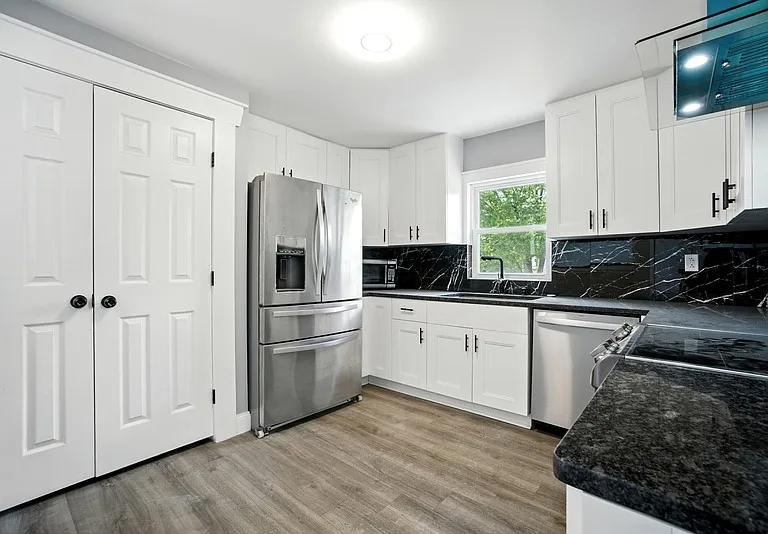 656 Florida Ave — Photo 19
