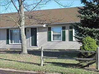 2nd image of 819 S Elm Blvd
