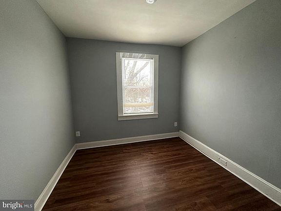 4th image of 2806 Violet Ave