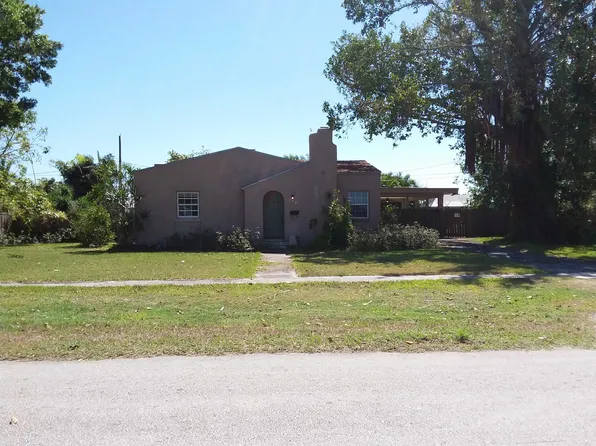 242 E Circle Dr, Clewiston, FL 33440